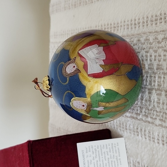 Hand Painted Christmas Ornament of Praying Angels, Big Ball Ornament. - Picture 3 of 6
